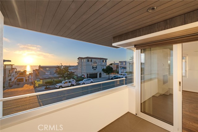 612 Manhattan Avenue, Manhattan Beach, California 90266, 3 Bedrooms Bedrooms, ,3 BathroomsBathrooms,Residential,For Sale,Manhattan,SB23211420