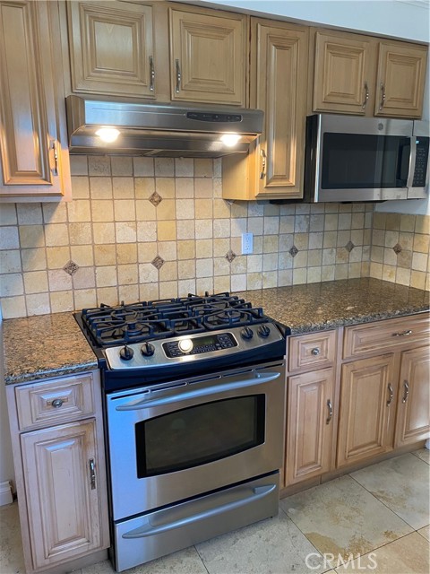 Detail Gallery Image 5 of 21 For 806 W Bloomwood, San Pedro,  CA 90731 - 3 Beds | 2 Baths