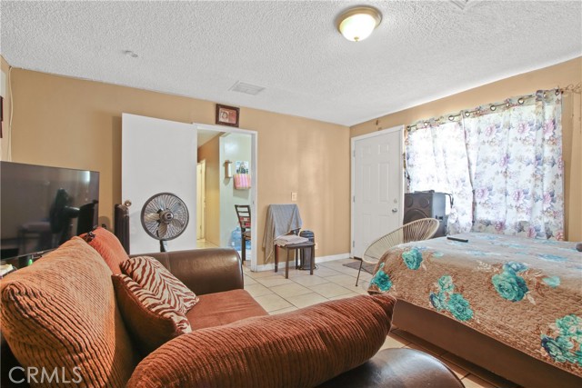 916 W 53rd ST Street, Los Angeles CA: https://media.crmls.org/medias/676f95b8-4e57-4236-b9f2-acf7109a04fd.jpg