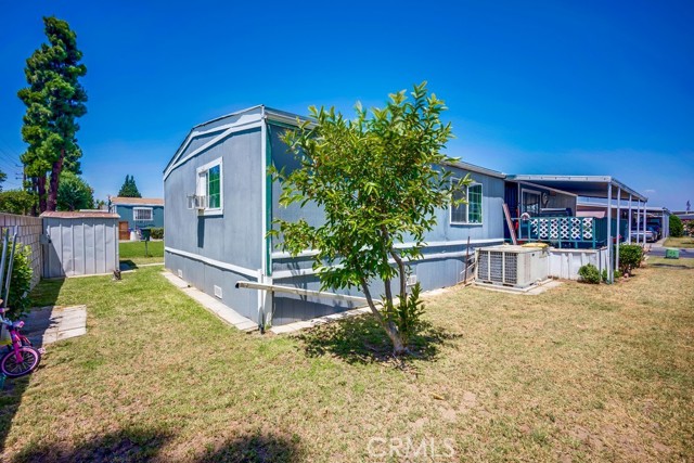 17400 Valley Blvd, Fontana CA: https://media.crmls.org/medias/676fbef6-53d7-4963-88b0-e19c09a7a109.jpg