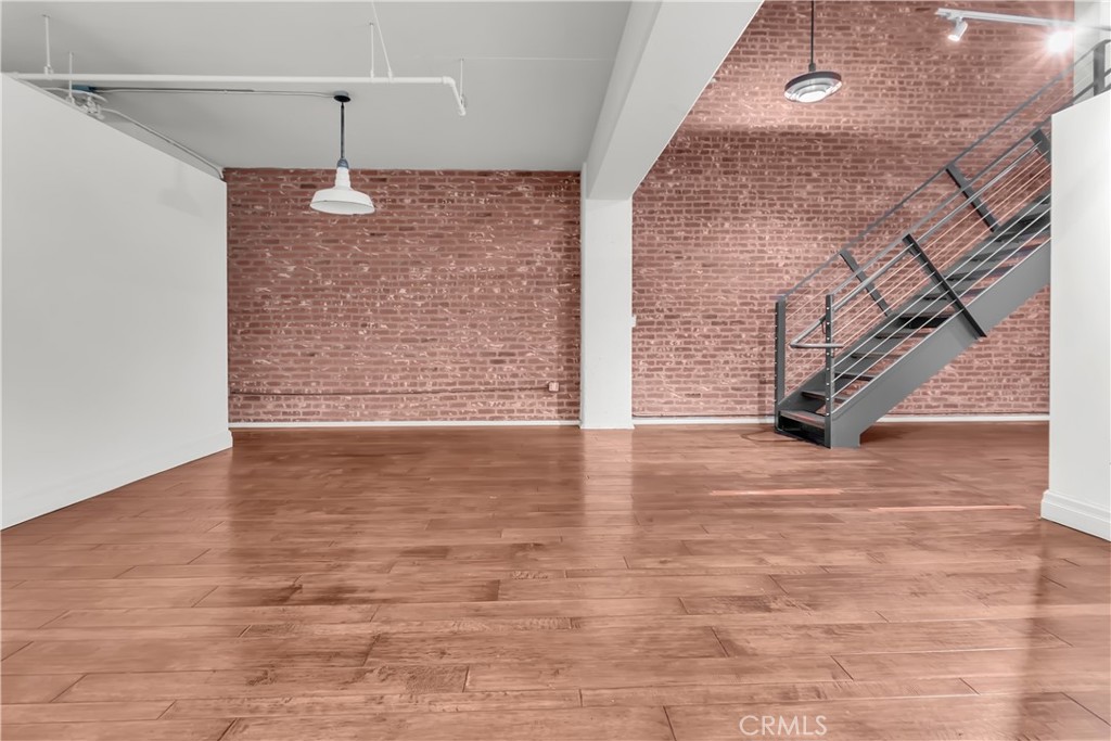 https://media.crmls.org/medias/676fea60-dd60-4036-b5fd-ea5c2bffac8f.jpg?preset=X-Large