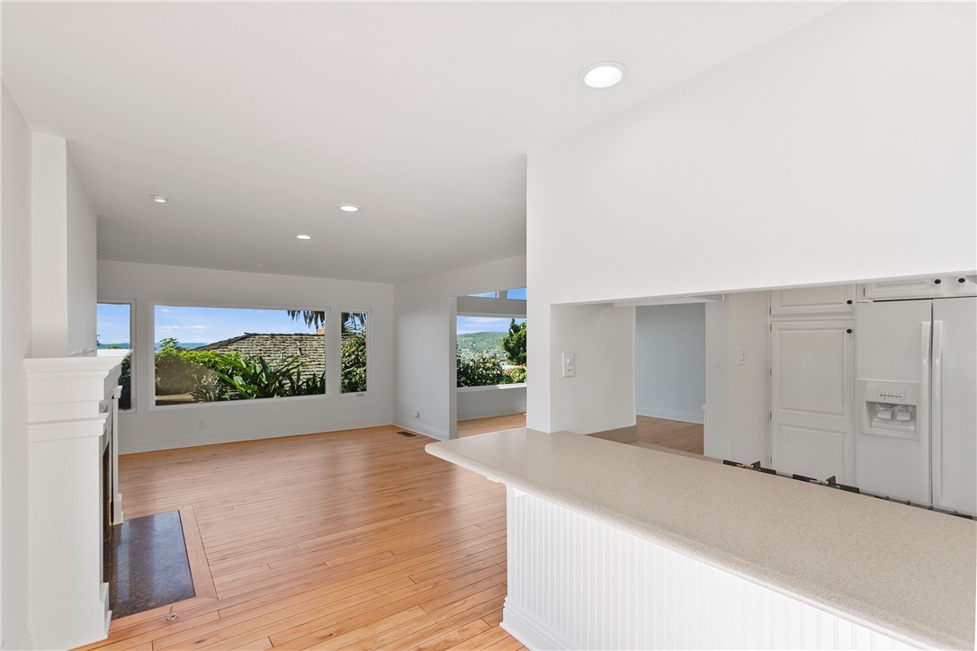 Detail Gallery Image 7 of 37 For 984 Summit Dr, Laguna Beach,  CA 92651 - 3 Beds | 2 Baths