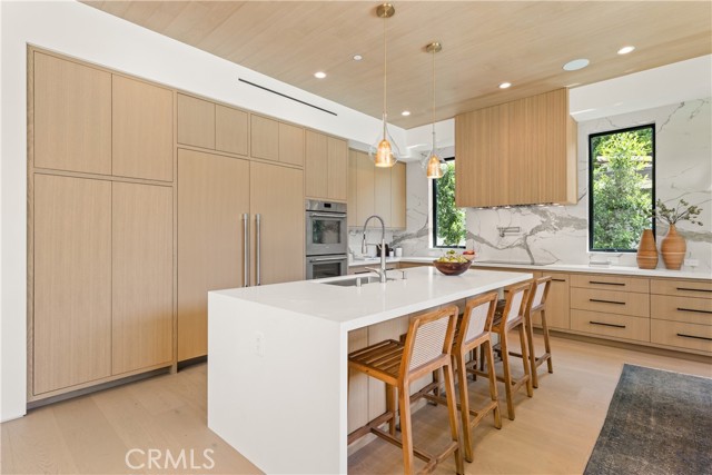 Detail Gallery Image 8 of 38 For 13536 Morrison St, Sherman Oaks,  CA 91423 - 6 Beds | 6/1 Baths