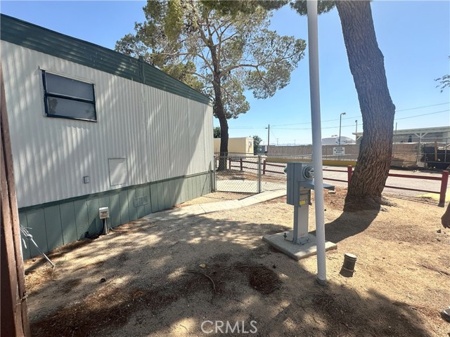 1258 Rosamond Boulevard, Rosamond CA: https://media.crmls.org/medias/6771c3b9-7803-42d3-8e91-6c6a83b1b2f1.jpg