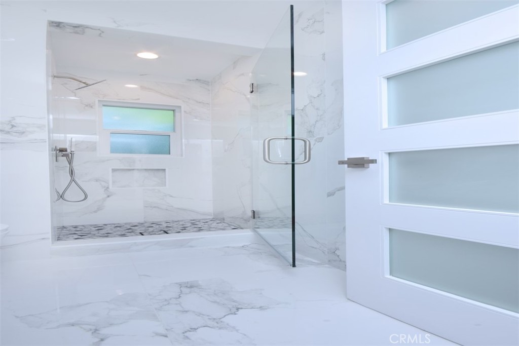 https://media.crmls.org/medias/6771ce3d-1b88-4004-aeb4-b57adfe85ff0.jpg?preset=X-Large