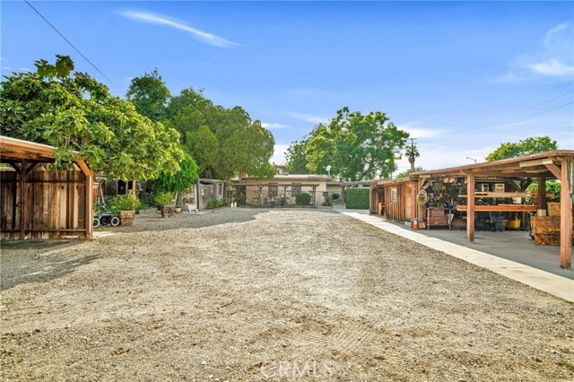 8666 Keokuk Avenue, Winnetka CA: https://media.crmls.org/medias/6771efe3-737a-4475-9f42-24a1b0420a1a.jpg
