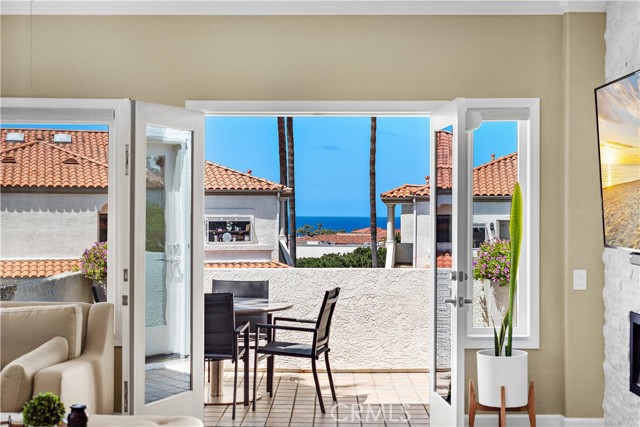 65 Centre Court, Dana Point CA: https://media.crmls.org/medias/677278bf-37e5-4776-99ff-edf213cce0fb.jpg
