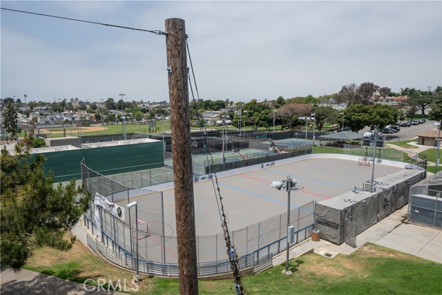 339 Penn Street, El Segundo CA: https://media.crmls.org/medias/6772ae80-4bf8-46a1-98dd-5b1f23af49bf.jpg
