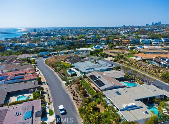 4521 Orrington Road, Corona del Mar CA: https://media.crmls.org/medias/6772aed2-2e4c-475d-aec4-1c28fd988bfe.jpg