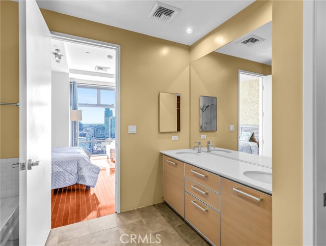 Detail Gallery Image 20 of 32 For 801 S Grand Ave #1812,  Los Angeles,  CA 90017 - 2 Beds | 2 Baths