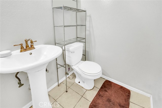 Detail Gallery Image 9 of 12 For 1713 Park Glen Cir #C,  Santa Ana,  CA 92706 - 3 Beds | 2/1 Baths