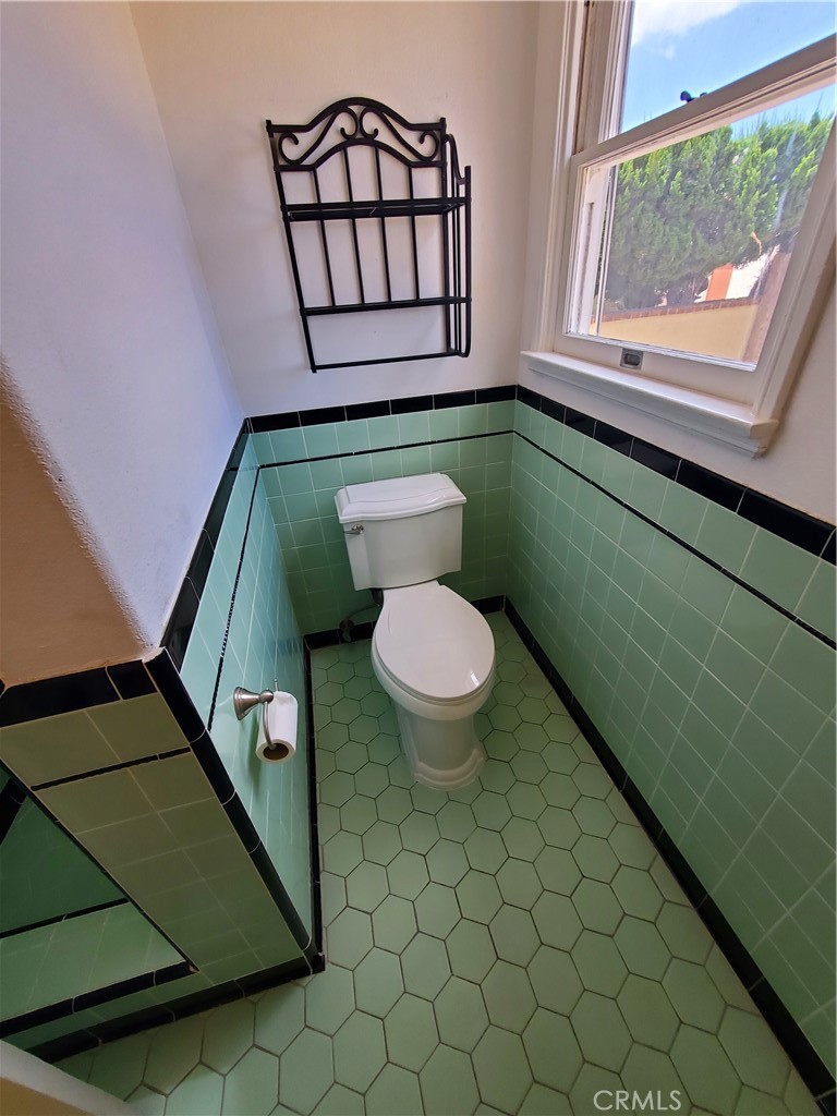 https://media.crmls.org/medias/6774517d-d372-45d4-8cdf-a438ed2242c9.jpg?preset=X-Large