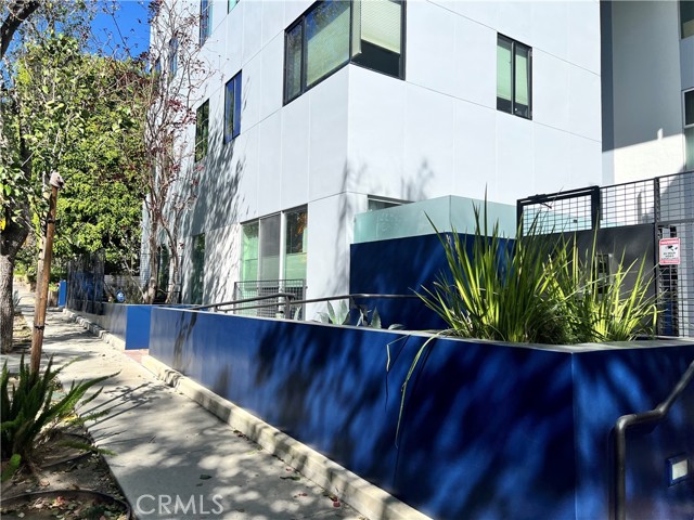 Detail Gallery Image 2 of 14 For 1200 N Sweetzer Ave #2,  West Hollywood,  CA 90069 - 3 Beds | 2/1 Baths