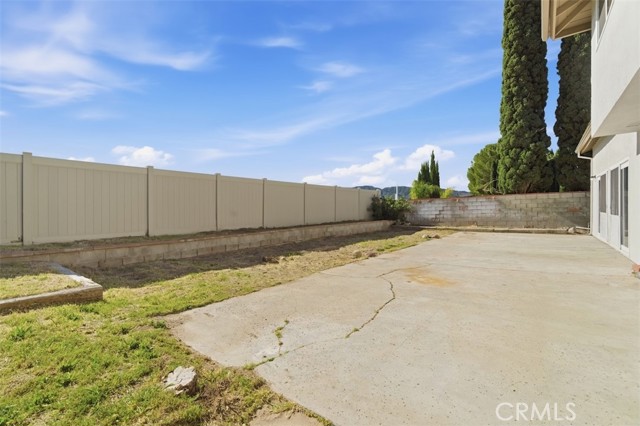 Detail Gallery Image 2 of 36 For 29166 Flowerpark Dr, Canyon Country,  CA 91387 - 3 Beds | 2/1 Baths