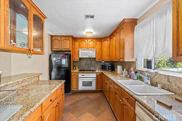 Detail Gallery Image 12 of 35 For 9370 Dorrington, Arleta,  CA 91331 - 3 Beds | 2 Baths