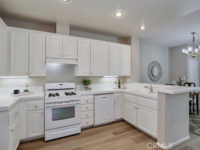 Detail Gallery Image 10 of 39 For 452 N Bloomberry #B,  Orange,  CA 92869 - 3 Beds | 2/1 Baths