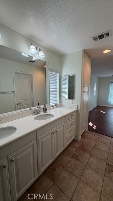 Detail Gallery Image 34 of 44 For 28382 Mirabelle, Saugus,  CA 91350 - 2 Beds | 2 Baths