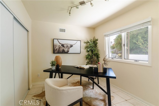 4935 Calvin Avenue, Tarzana CA: https://media.crmls.org/medias/6779a853-6ace-439d-82e0-3d40e5819e01.jpg