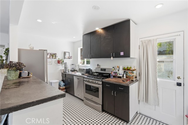 Detail Gallery Image 14 of 26 For 2304 Voorhees Ave, Redondo Beach,  CA 90278 - – Beds | – Baths