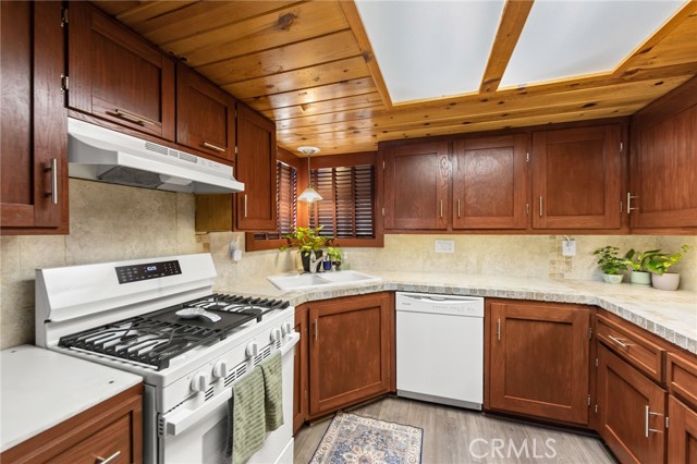 Detail Gallery Image 10 of 22 For 2332 Eagle Ln, Running Springs,  CA 92382 - 2 Beds | 1/1 Baths