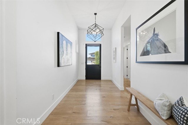 Detail Gallery Image 3 of 38 For 2848 Carob, Newport Beach,  CA 92660 - 5 Beds | 4/1 Baths