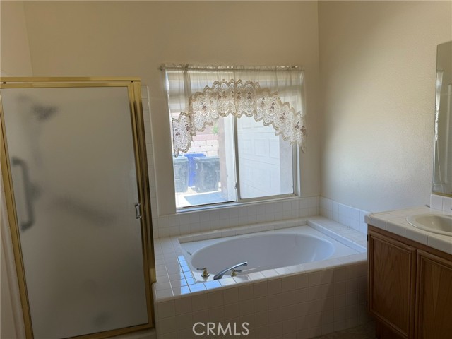 13240 Mugu Court, Apple Valley CA: https://media.crmls.org/medias/677b7c12-03fd-43b6-b6df-acb37d7bb23e.jpg