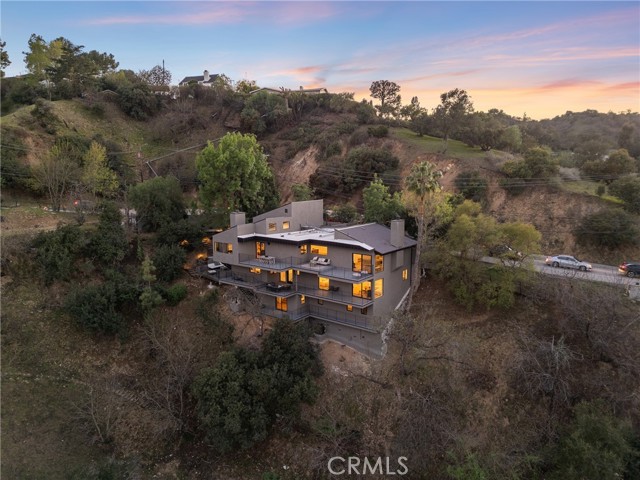 Detail Gallery Image 4 of 61 For 3250 Coldwater Canyon Ave, Studio City,  CA 91604 - 4 Beds | 4 Baths