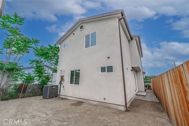 Detail Gallery Image 7 of 43 For 4008 Maris Ave, Pico Rivera,  CA 90660 - 4 Beds | 3/1 Baths