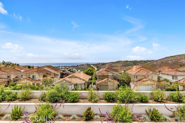 15 Segovia, San Clemente CA: https://media.crmls.org/medias/677cf1e9-a64d-4d60-92d5-eada4fac60e6.jpg