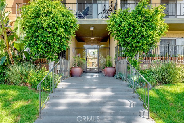 Detail Gallery Image 2 of 18 For 17931 Devonshire St #26,  Northridge,  CA 91325 - 2 Beds | 1 Baths