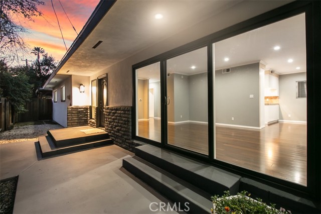 Detail Gallery Image 5 of 38 For 4867 Noble, Sherman Oaks,  CA 91403 - 3 Beds | 2 Baths