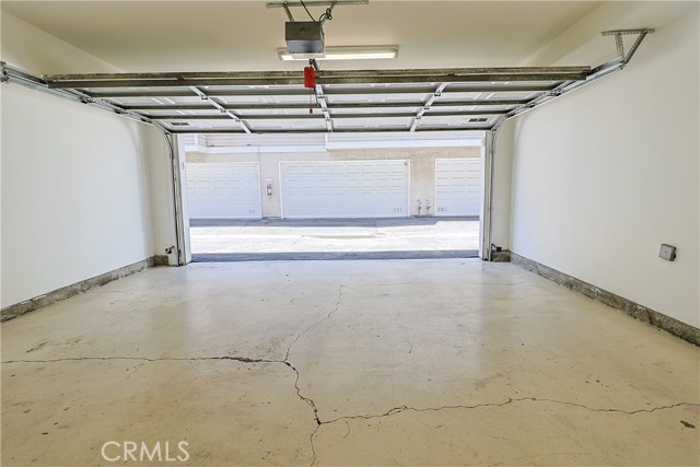 8338 Woodley Pl, North Hills CA: https://media.crmls.org/medias/677e54bb-0e54-484c-ad89-47a3df42bf45.jpg