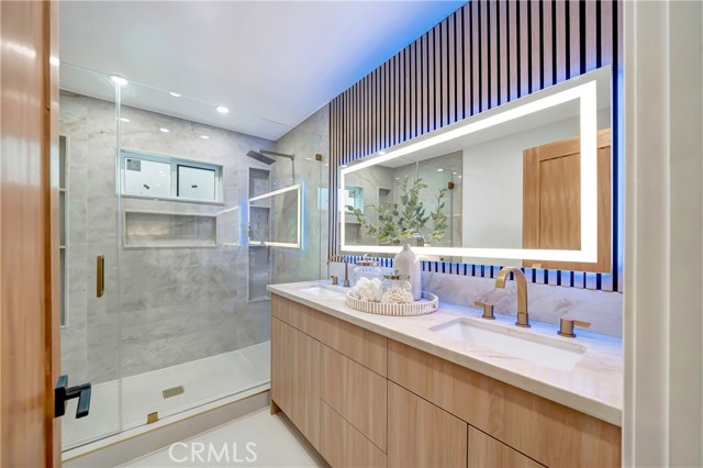 Detail Gallery Image 26 of 41 For 24250 Friar St, Woodland Hills,  CA 91367 - 4 Beds | 4 Baths