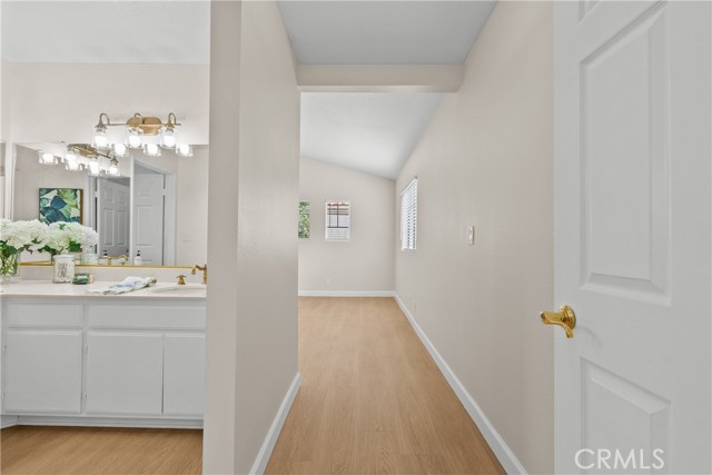 Detail Gallery Image 23 of 40 For 4337 Willow Glen St, Calabasas,  CA 91302 - 3 Beds | 3 Baths