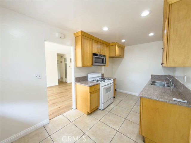 Detail Gallery Image 11 of 44 For 3030 Vineland St #3,  Baldwin Park,  CA 91706 - 2 Beds | 1 Baths