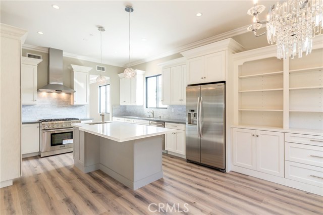 1934 Robinson Street, Redondo Beach, California 90278, 5 Bedrooms Bedrooms, ,2 BathroomsBathrooms,Residential,Sold,Robinson,SB17235587