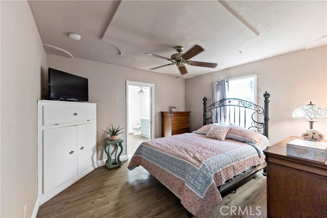 Detail Gallery Image 12 of 17 For 2202 N Lomita Ave, Fresno,  CA 93703 - 3 Beds | 2 Baths
