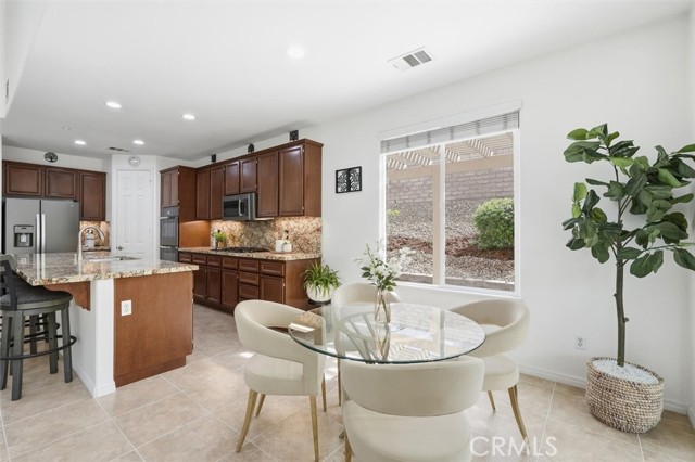 Detail Gallery Image 12 of 43 For 5244 Huckleberry Oak, Simi Valley,  CA 93063 - 5 Beds | 3 Baths