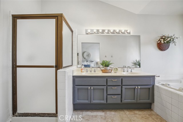 Detail Gallery Image 21 of 39 For 19130 Beachcrest Ln #E,  Huntington Beach,  CA 92646 - 3 Beds | 2/1 Baths