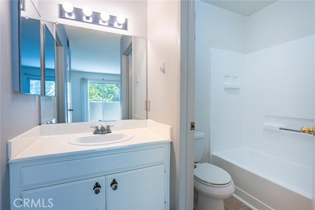 Detail Gallery Image 16 of 34 For 24450 Leonard Tree Ln #202,  Newhall,  CA 91321 - 2 Beds | 2 Baths