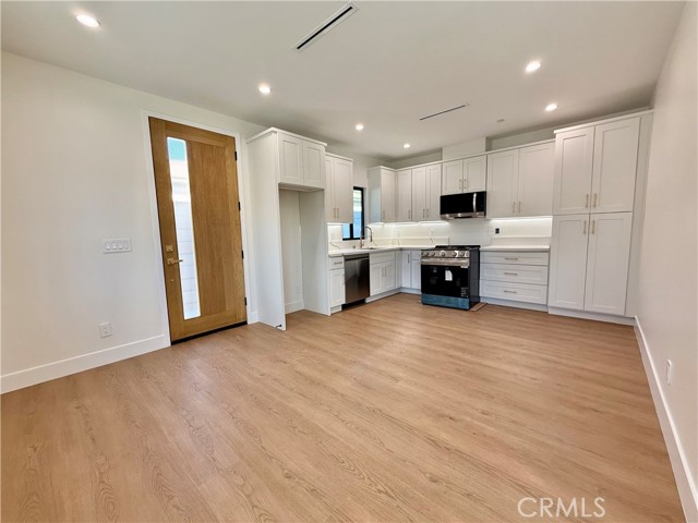 Detail Gallery Image 7 of 15 For 22132 Gault St, Canoga Park,  CA 91303 - 1 Beds | 1 Baths