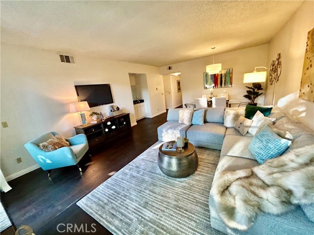 Detail Gallery Image 6 of 20 For 4242 Stansbury Ave #203,  Sherman Oaks,  CA 91423 - 2 Beds | 2 Baths