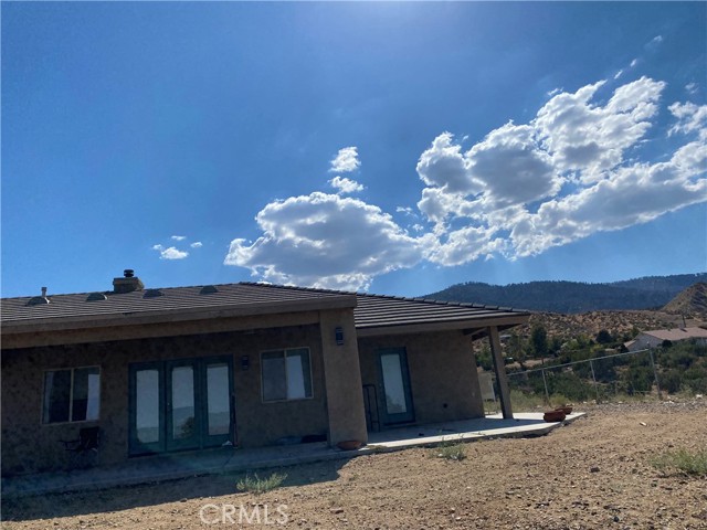 Detail Gallery Image 5 of 18 For 9050 Ponderosa Rd, Pinon Hills,  CA 92372 - 4 Beds | 2 Baths