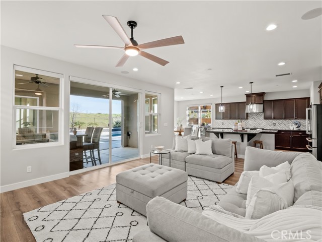 Detail Gallery Image 10 of 52 For 4483 Crown Bluffs Dr, Madera,  CA 93636 - 4 Beds | 3 Baths