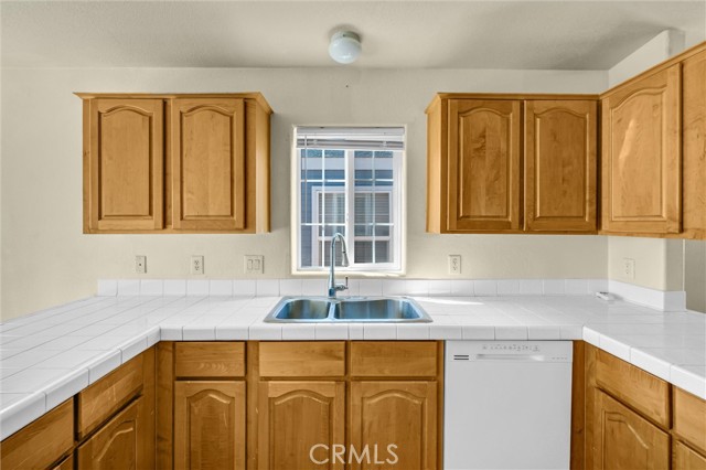 Detail Gallery Image 11 of 29 For 2424 Sunset Ridge Dr., Rosamond,  CA 93560 - 3 Beds | 2 Baths