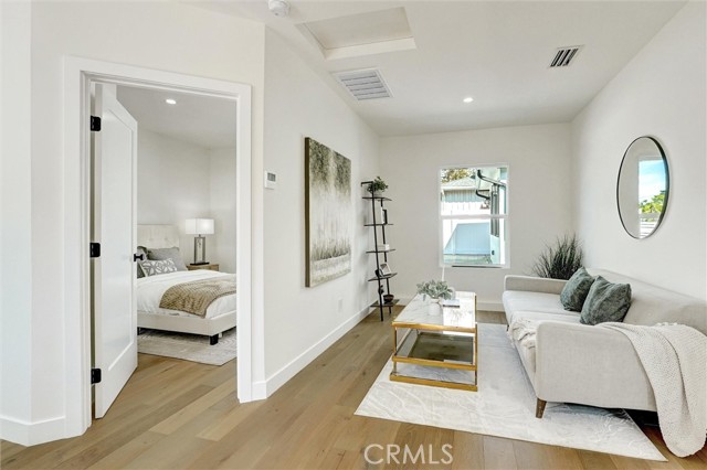 Detail Gallery Image 31 of 49 For 6852 6854 Atoll Avenue, North Hollywood,  CA 91605 - 4 Beds | 4 Baths