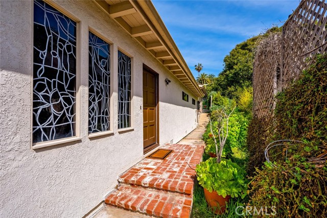 Detail Gallery Image 5 of 43 For 421 Loma Terrace, Laguna Beach,  CA 92651 - 3 Beds | 2/1 Baths