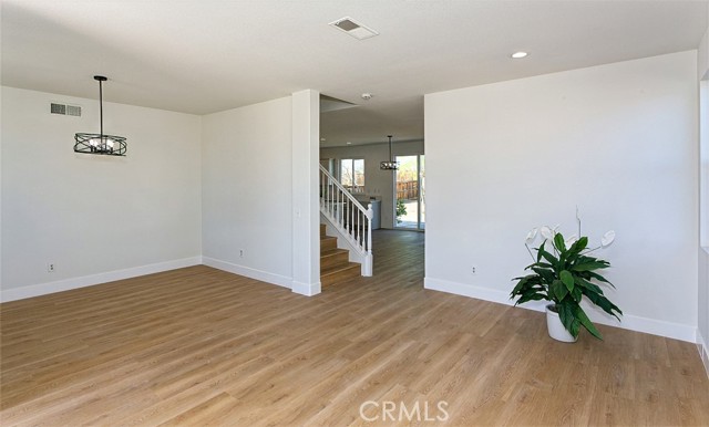 Detail Gallery Image 4 of 38 For 12596 Glen Canyon, Victorville,  CA 92395 - 5 Beds | 3 Baths