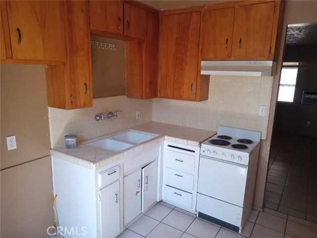523 31st Street, Bakersfield CA: https://media.crmls.org/medias/6788f483-3aaf-4748-bc2a-762a753dfe1a.jpg