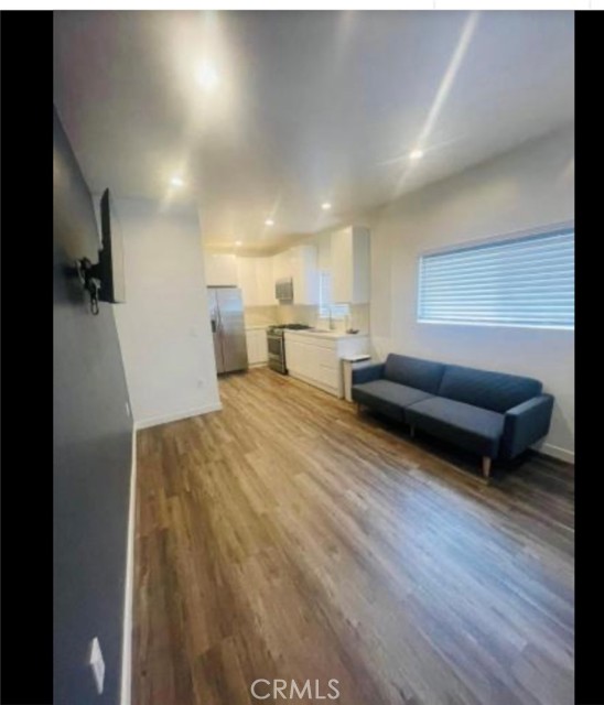 Detail Gallery Image 15 of 16 For 5500 Blanco, Woodland Hills,  CA 91367 - 5 Beds | 2/1 Baths